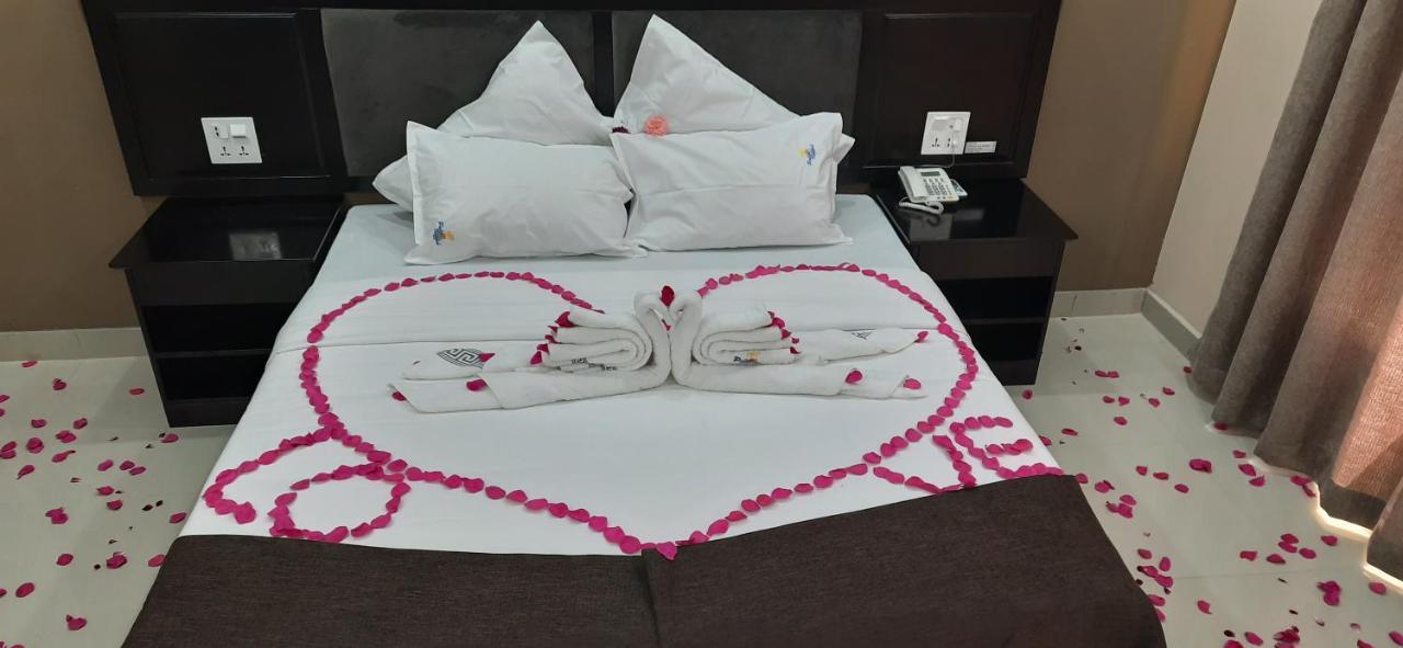 Palm Kalash Hotel Lusaka Buitenkant foto