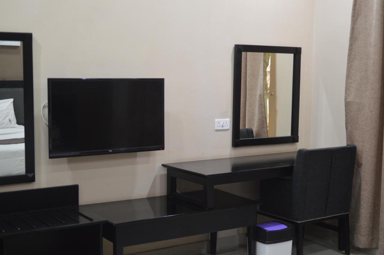 Palm Kalash Hotel Lusaka Buitenkant foto