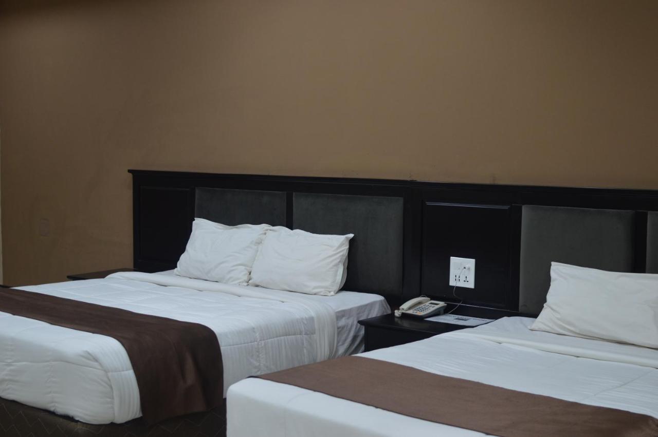 Palm Kalash Hotel Lusaka Buitenkant foto