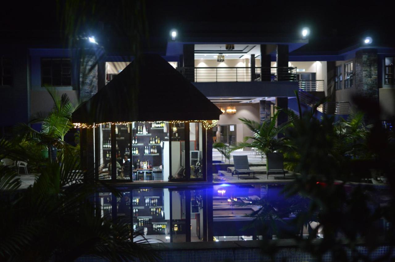 Palm Kalash Hotel Lusaka Buitenkant foto