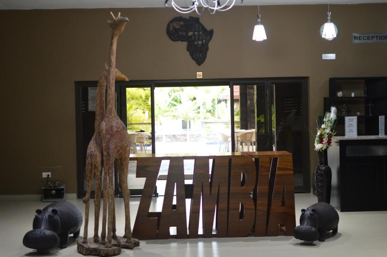 Palm Kalash Hotel Lusaka Buitenkant foto