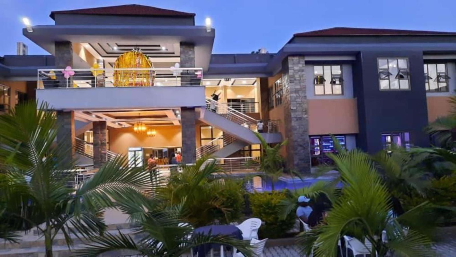 Palm Kalash Hotel Lusaka Buitenkant foto
